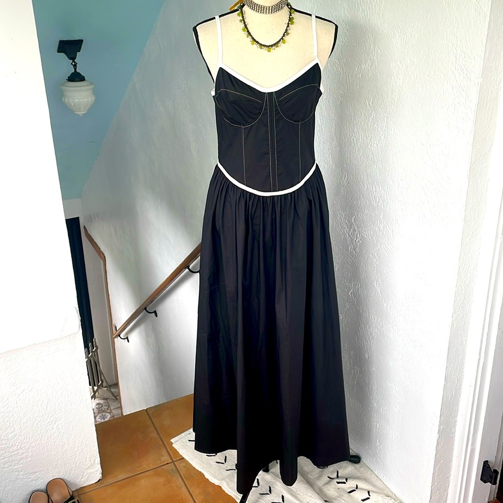Moon River NWOT Black with White Trim Bustier Top Maxi with Pockets Size L